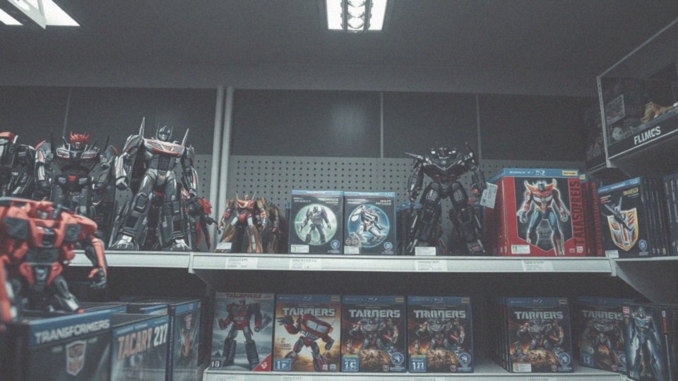 Jakie są różnice między filmami a animacjami Transformers?